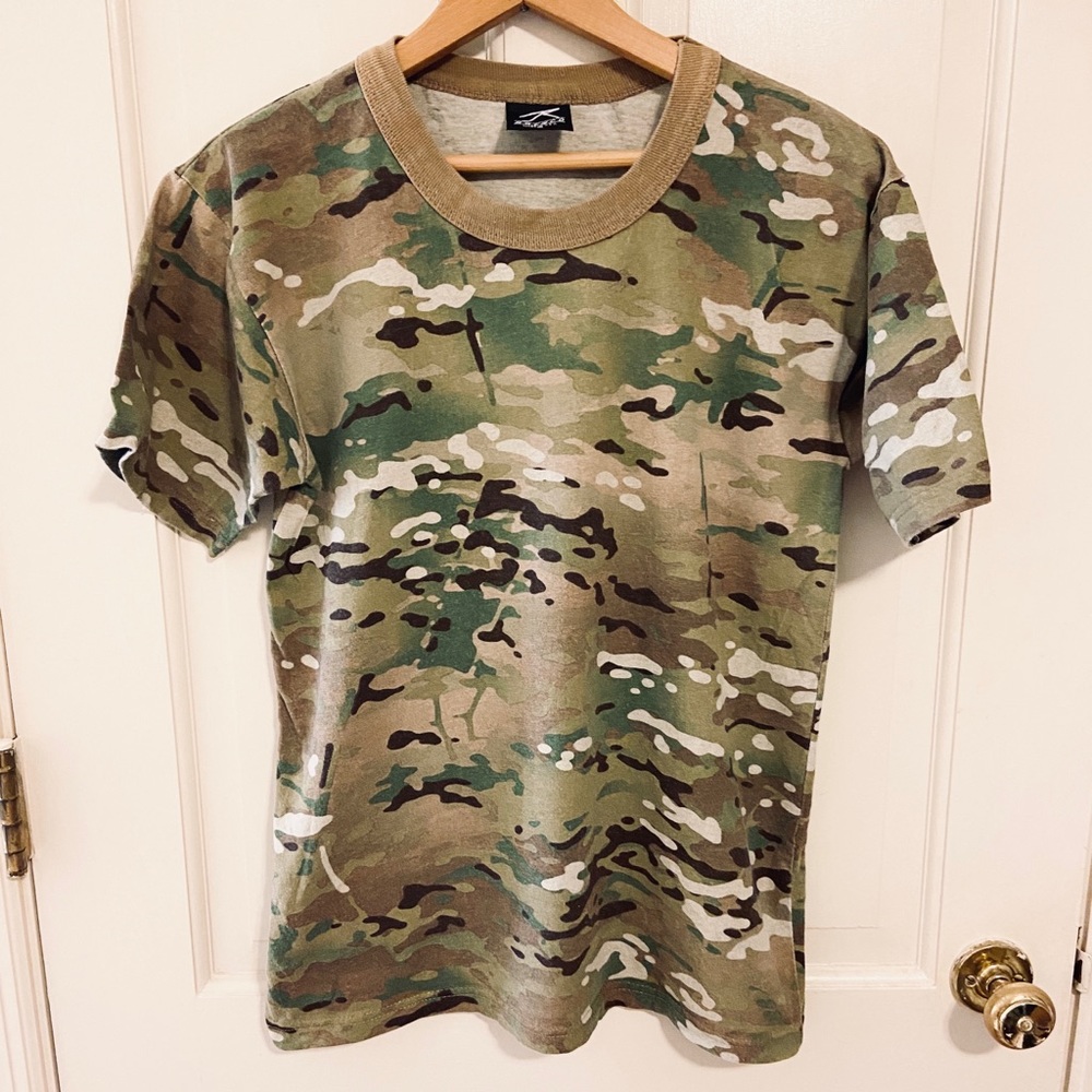 🌸 Camo fatigues short sleeved T-shirt
